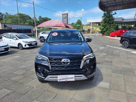 TOYOTA HILUX SW4 2.8 D-4D TURBO DIESEL SRX 7L 4X4 AUTOMÁTICO